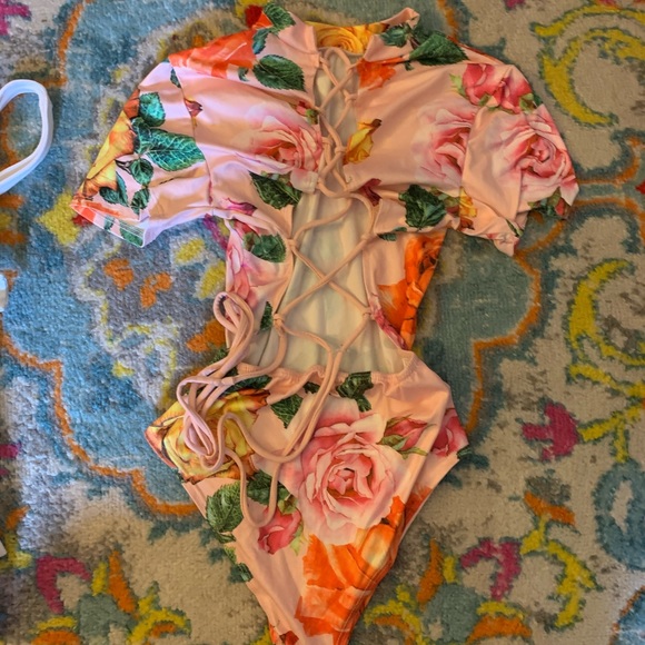 Floral bodysuit - Picture 1 of 2